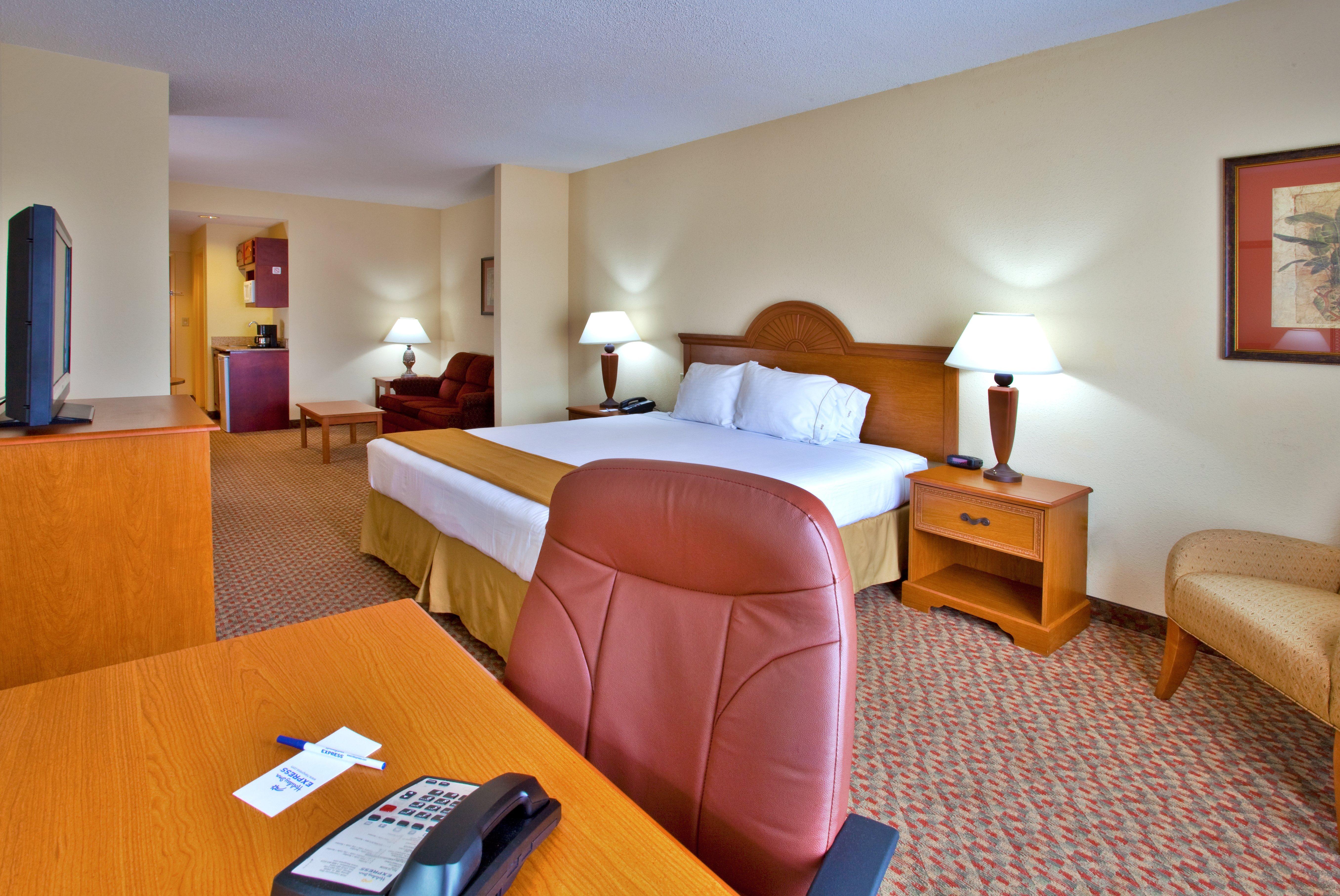 Holiday Inn Express - Spring Hill By Ihg Екстериор снимка