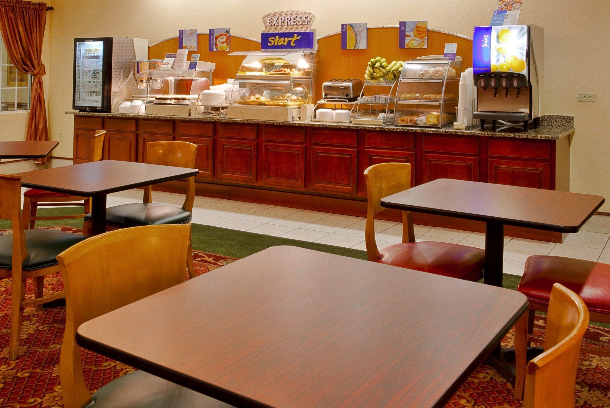 Holiday Inn Express - Spring Hill By Ihg Екстериор снимка