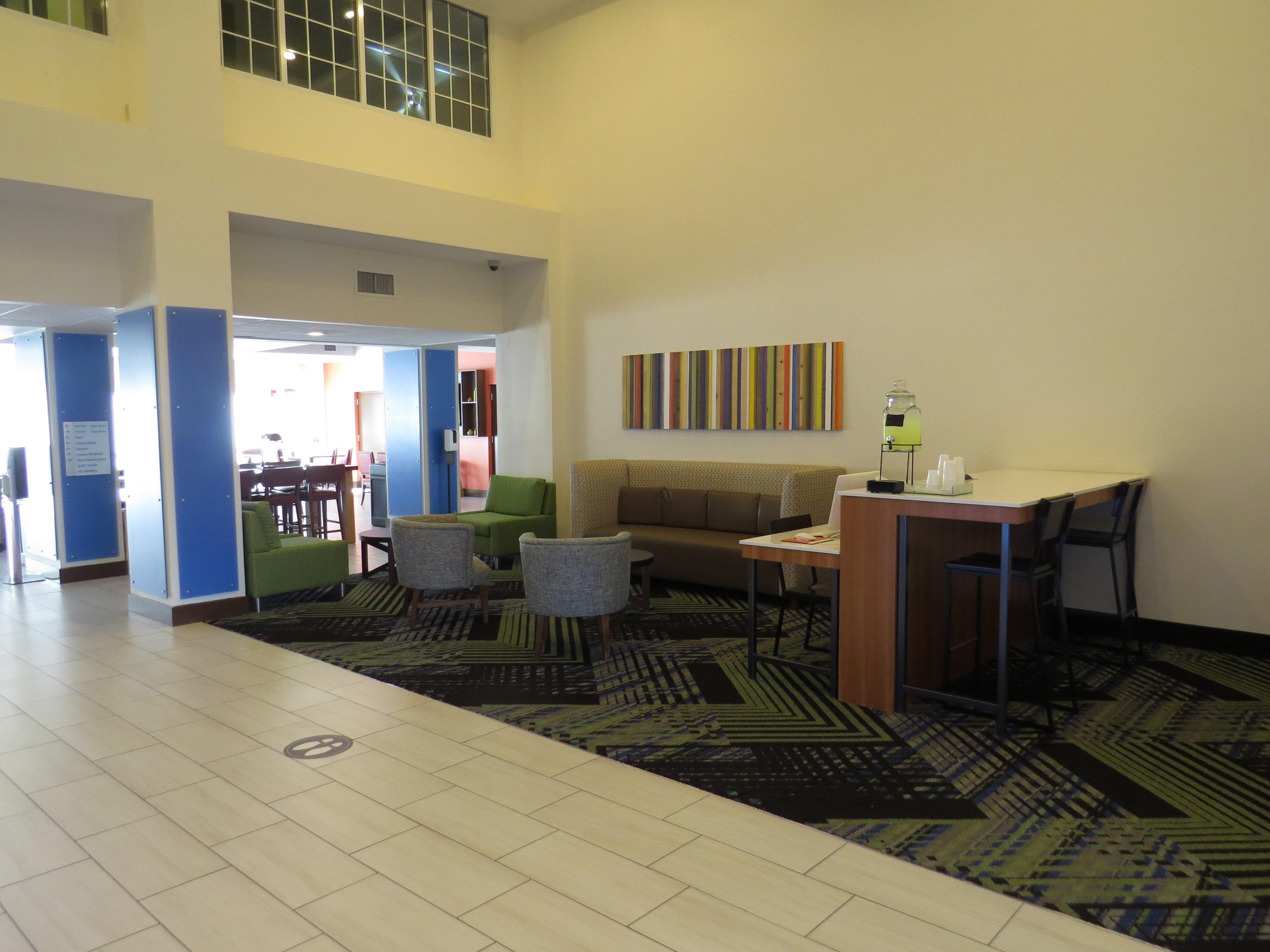 Holiday Inn Express - Spring Hill By Ihg Екстериор снимка