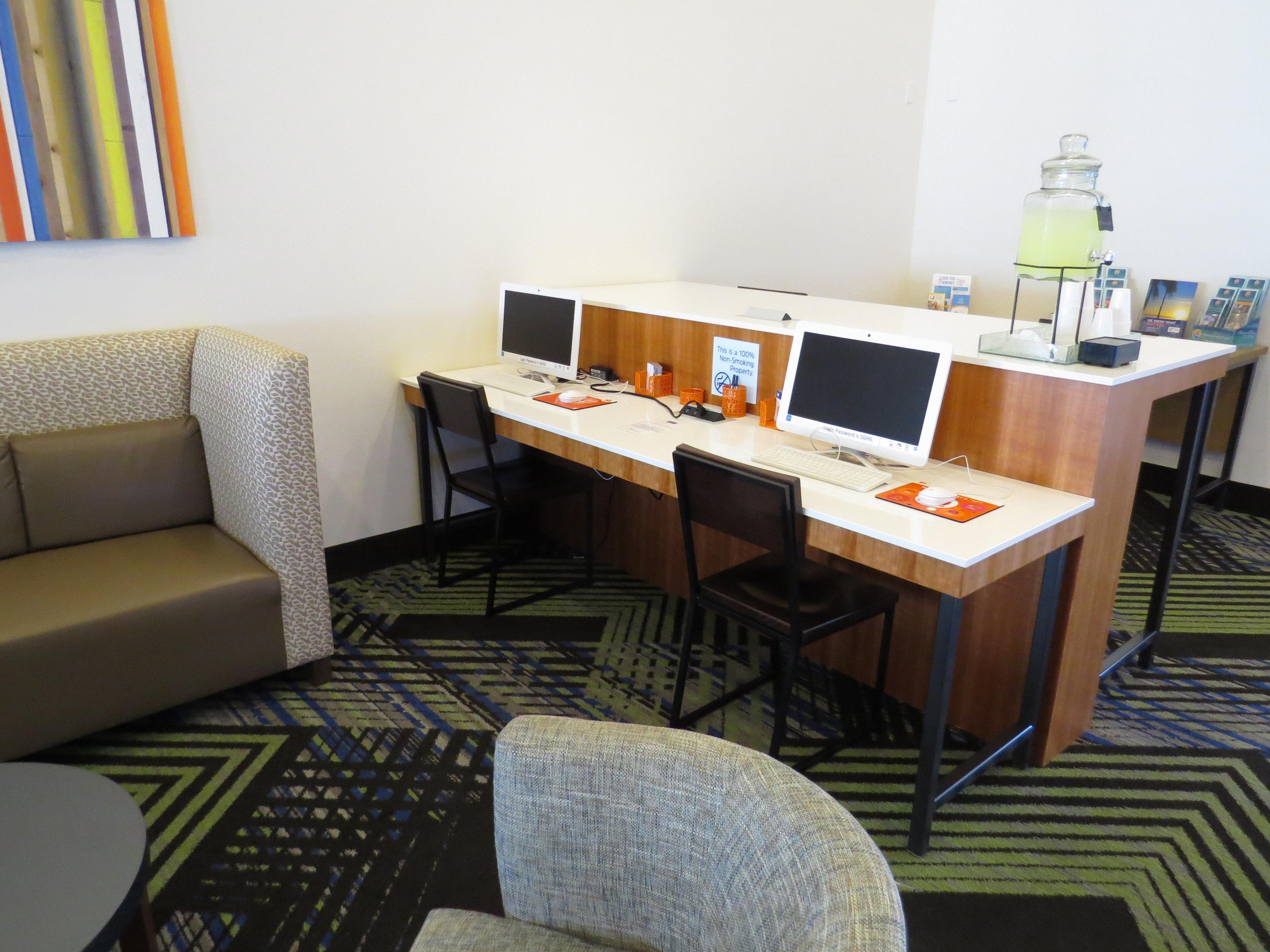 Holiday Inn Express - Spring Hill By Ihg Екстериор снимка