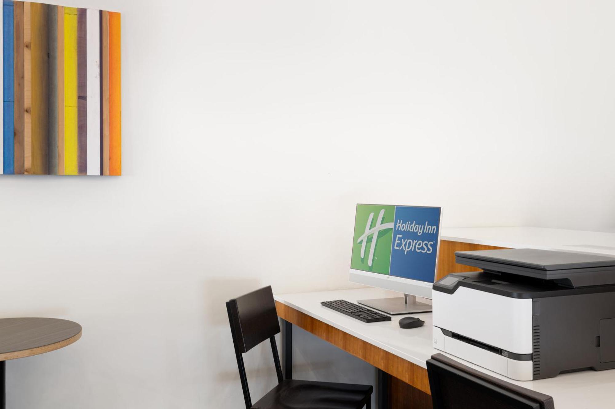 Holiday Inn Express - Spring Hill By Ihg Екстериор снимка