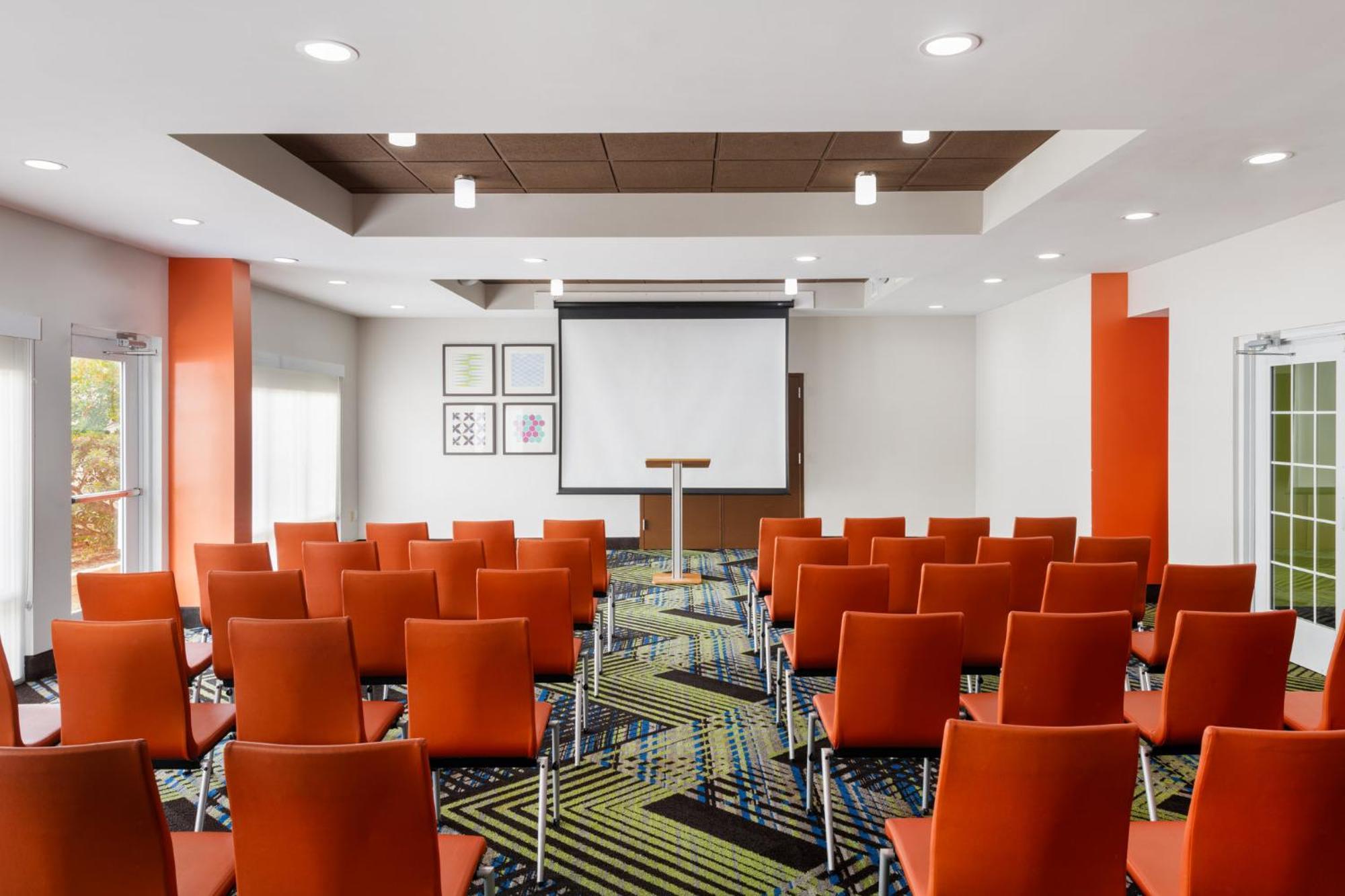 Holiday Inn Express - Spring Hill By Ihg Екстериор снимка