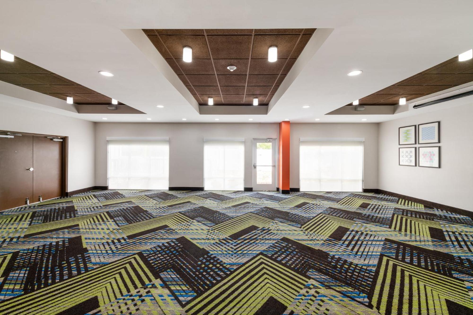 Holiday Inn Express - Spring Hill By Ihg Екстериор снимка