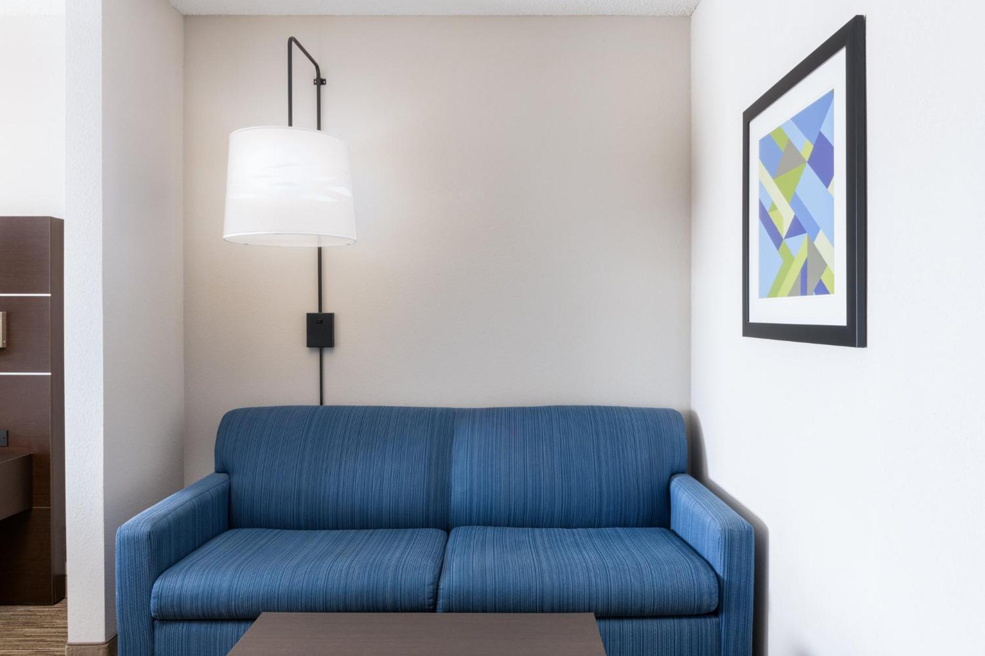 Holiday Inn Express - Spring Hill By Ihg Екстериор снимка