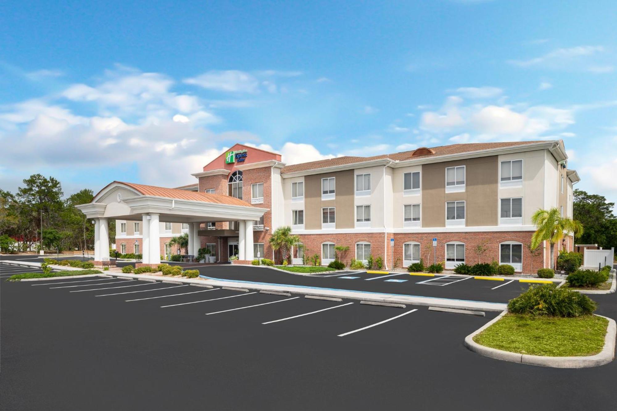 Holiday Inn Express - Spring Hill By Ihg Екстериор снимка