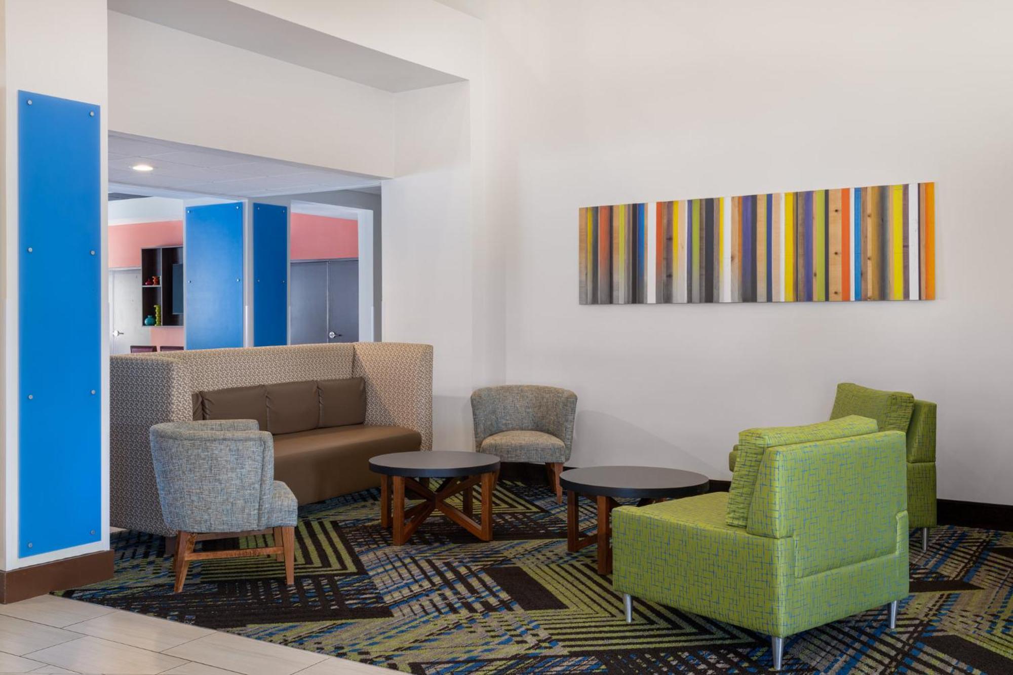 Holiday Inn Express - Spring Hill By Ihg Екстериор снимка